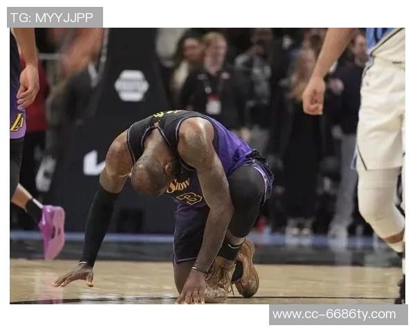 祖巴茨替补席处理脚踝伤势赛后走路一瘸一拐引发关注 祖巴茨替补席处理脚踝伤势赛后走路一瘸一拐引发关注